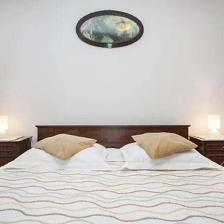Ferienwohnung Fuer 7 Personen Ca 100 Qm In Banjole, Istrien Istrische Riviera Apartment *